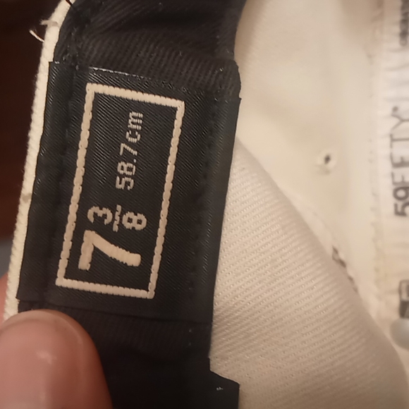 Red sox hat - Picture 2 of 2